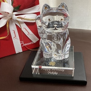 バカラ 招き猫 クリア baccarat クリスタルガラス台座名入れ記念品 綿の実工房