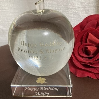 ガラス製 リンゴ クリスタルガラス台座名入れ付 サイズ小 綿の実工房