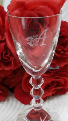 ベガワイングラス バカラグラス名入れ Baccarat 側面名入れ 花文字 名入れギフト・名入れ記念品 綿の実工房