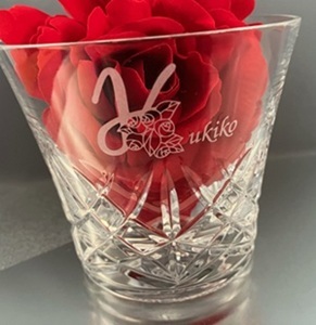 グラス名入れ　花文字名入れ