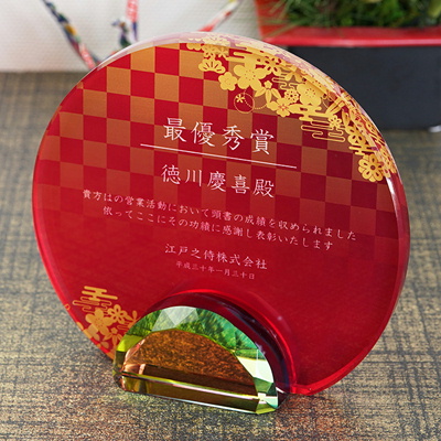 DP-14 クリスタル盾 楯 名入れ記念品 オリジナル 木製の飾り台付 綿の実工房