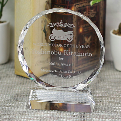 DP-3 クリスタル盾 楯 名入れ記念品 オリジナル 木製の飾り台付 綿の実工房