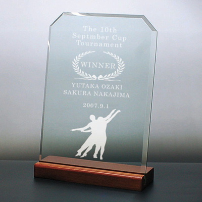 DSP-3 ガラス盾 楯 名入れ記念品 オリジナル 木製の飾り台付 綿の実工房