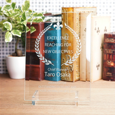 PS-8 ガラス盾 楯 名入れ記念品 オリジナル 木製の飾り台付 綿の実工房